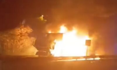 Janttan çıkan kıvılcımlarla tır yanarak kullanılamaz hale geldi