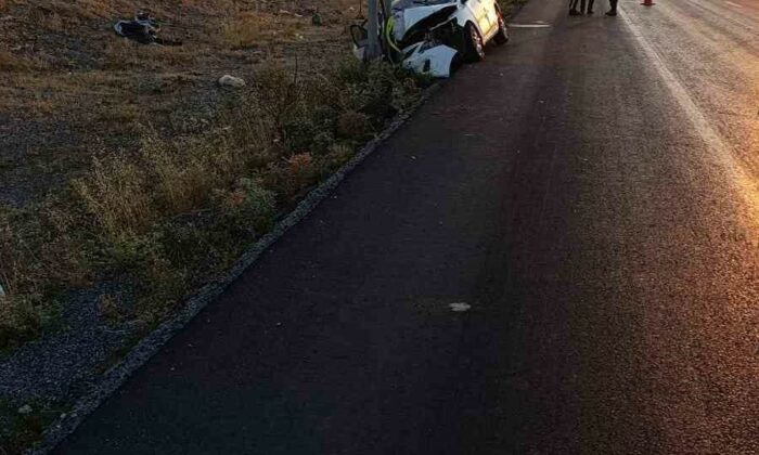 Direğe çarpan otomobilde 3 kişi yaralandı