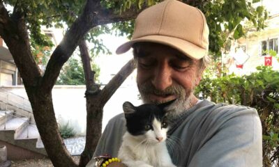30 yıldır sokak kedilerine kapısını açıyor