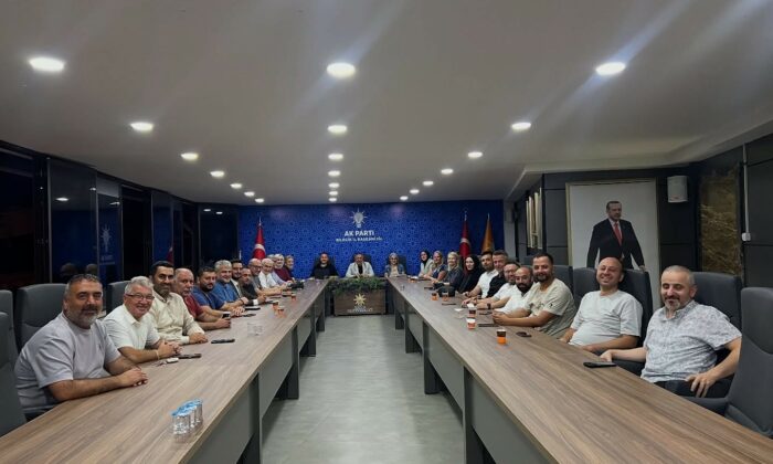 AK Parti’de haftalık yönetim kurulu toplantısını gerçekleştirdi
