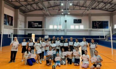 Pazaryeri’nde yaz spor okulları voleybol kursu tamamlandı