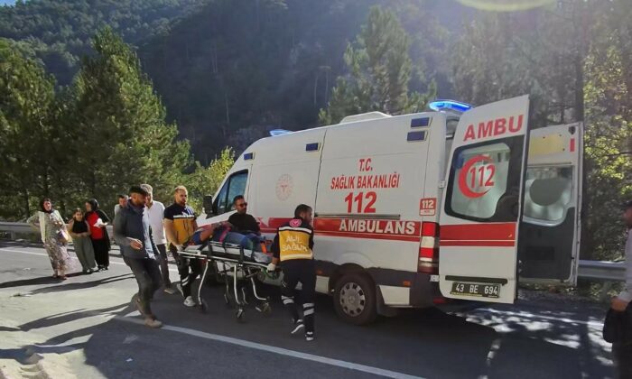 Kütahya’da yol çalışmasındaki işçiye otomobil çarptı