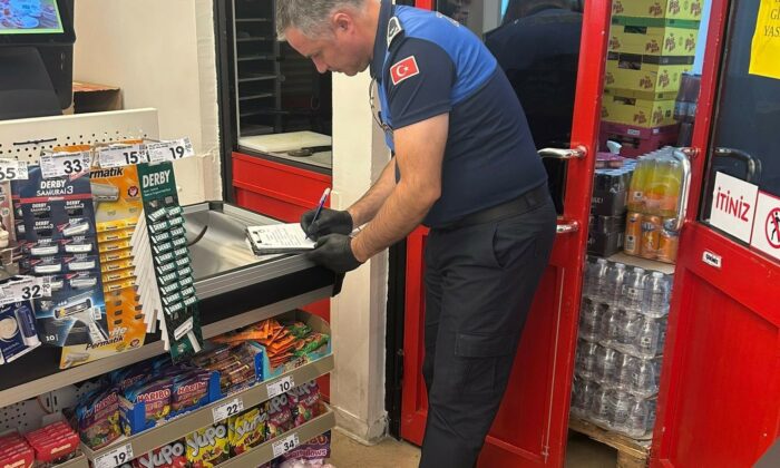 İnönü’de okulların açılışı öncesi marketlerde sıkı denetim yapıldı