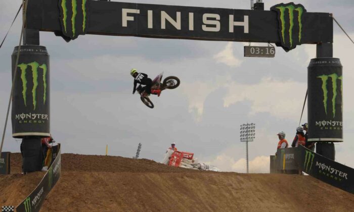 MXGP sıralama yarışları başladı