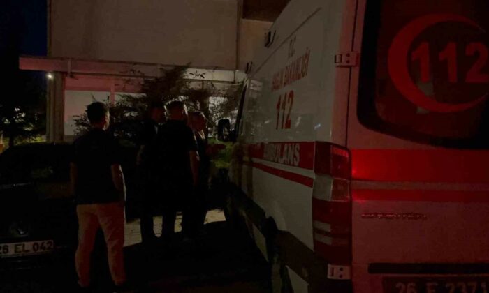 Ambulansı kilometrelerce kovalayıp sıkıştırdılar, başhekimlik bahçesine 1 minibüs adam çağırdılar