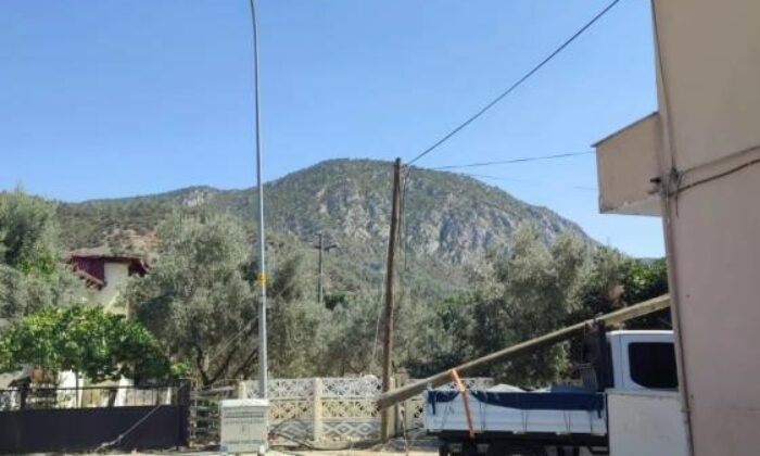 Bayırköy’de telefon direği onarılıyor, internet erişimi kısa sürede sağlanacak