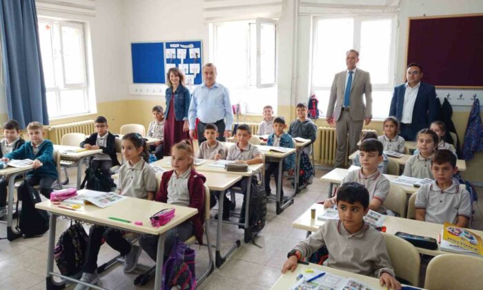 Bozüyük Kaymakamı Adem Öztürk Saffet Şeker İlkokulu’na ziyaret etti
