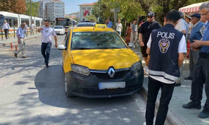 Yıprandığı için gözükmeyen yaya geçidinin çevresinde korkutan kaza