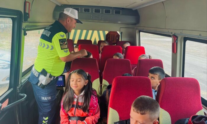 Öğrencilerin güvenliği için emniyet ve trafik tedbirlerini en üst seviyeye çıkarıldı