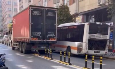 Bozulan otobüs yolu kapadı, kamyon dubaları çiğneyerek yoluna devam etti