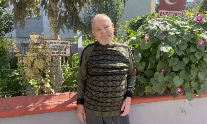 Bayram amcanın bahçeye yerleştirdiği özlü sözler dikkat çekiyor