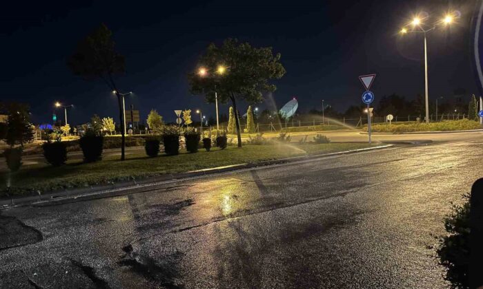 Yola akan su tehlike oluşturuyor