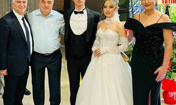 Kaymakam Öztürk, genç çiftlerin mutluluğuna ortak oldu