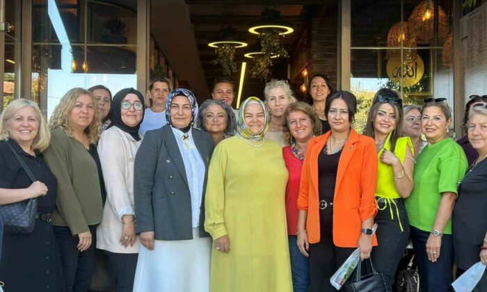 AK Parti Eskişehir İl Kadın Kolları’ndan kadın muhtarlarla buluşma programı
