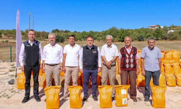 Bilecik’te kanola tohumu dağıtımı yapıldı