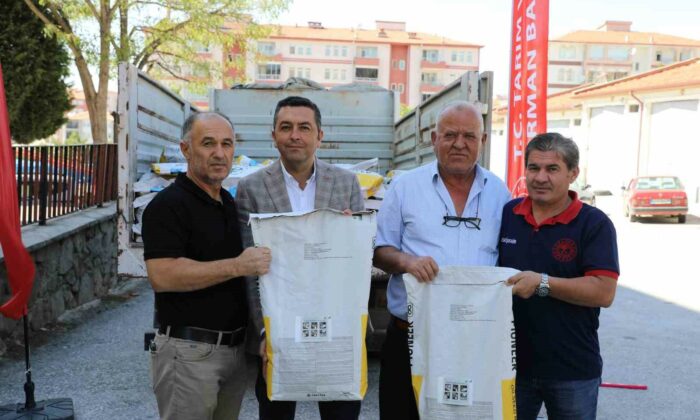 Eskişehir’de çiftçilere kanola tohumu desteği verildi