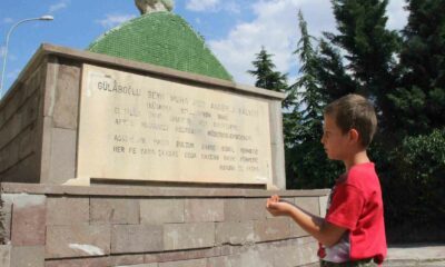 Afyonkarahisar’da Muhammed Askeri’nin türbesi 63 yılı aşkındır yol ortasında duruyor