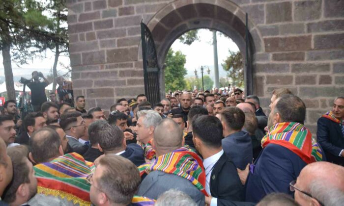 Ertuğrulgazi Türbesi önünde gerginlik