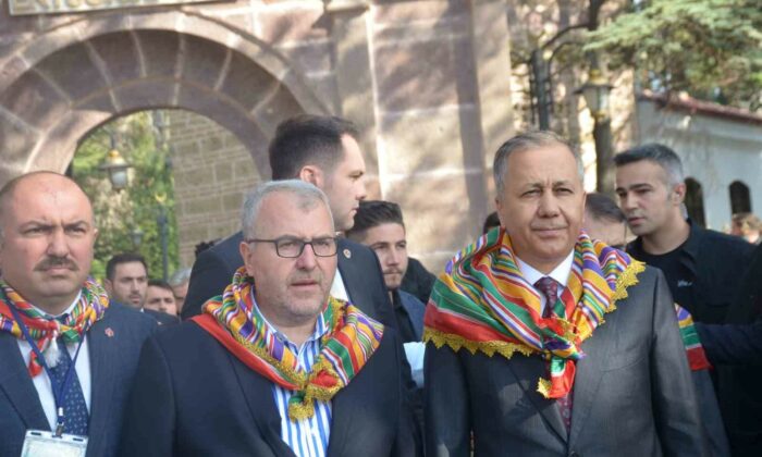 Bakan Yerlikaya, Ertuğrulgazi Türbesi’nde dua etti