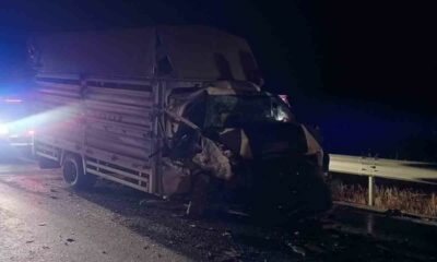 Bilecik’te hafif ticari araç kamyonetle çarpıştı: 1 ölü, 2 yaralı