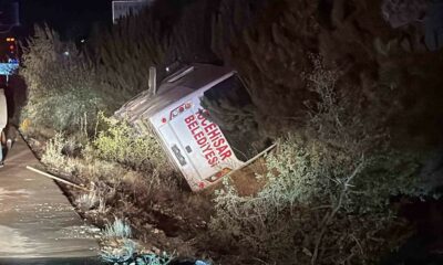 Afyonkarahisar’da midibüs devrildi: 12 yaralı