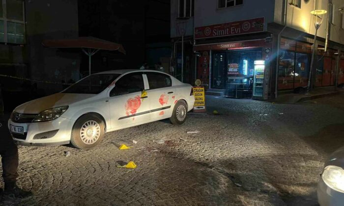 “Yan baktın” diyerek kuryeyi bıçaklayıp kaçtılar
