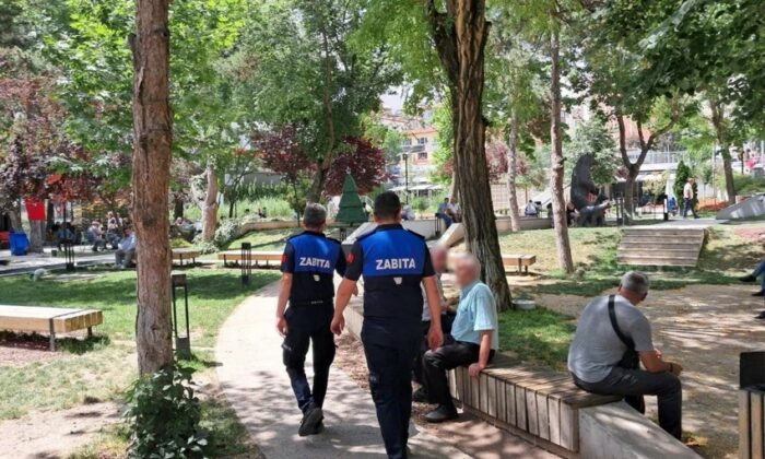 Bu kentte yere izmarit atan yandı