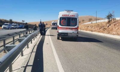 Bariyerlere çarpan motosiklet sürücüsü ağır yaralandı
