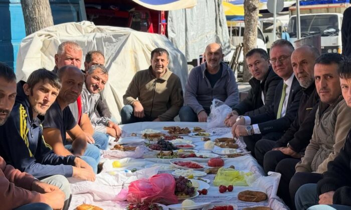 AK Parti Milletvekili Mehmet Demir, Tavşanlı Semt Pazarı’nda esnafla buluştu