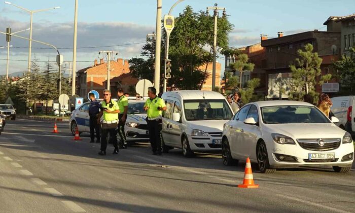 Tavşanlı’da motosikletin de karıştığı zincirleme trafik kazası
