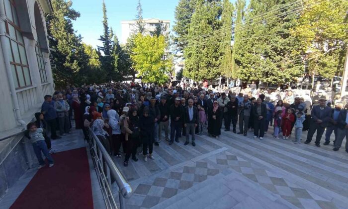 Gediz’de 31 umreci dualarla uğurlandı