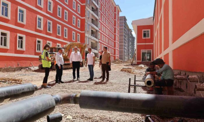 Genel Müdür Şahin, Bilecik’te bitmeyen KYK yurdunda incelemelerde bulundu