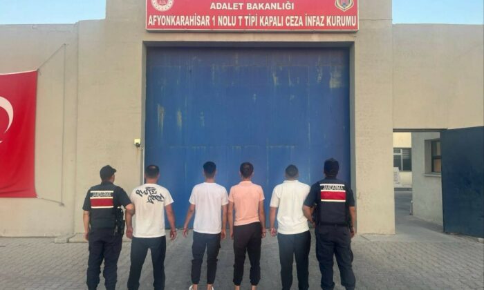 Cezaevinden izinli çıkıp uyuşturucu satmaya çalışırken yakalandı