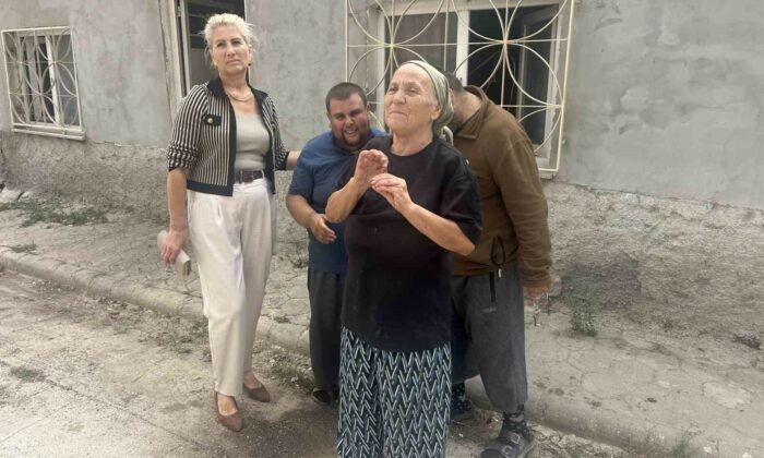 Anne ve 2 engelli oğlu yıllarca bu çöp evde yaşadı