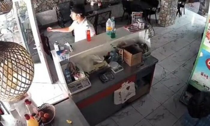 Kütahya’da deprem anı kameraya yansıdı