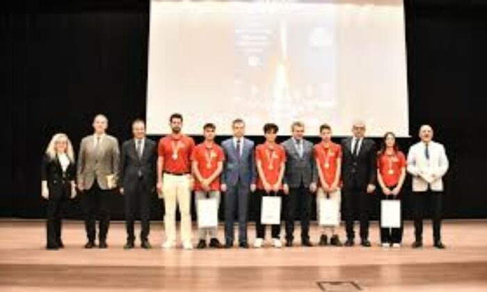 TEKNOFEST 2025 Türkiye Birincileri İçin Ödül Töreni Düzenledi