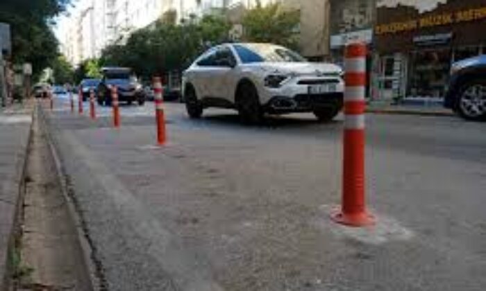 Atatürk caddesi dubaları tartışma konusu