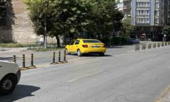 Atatürk Caddesi’nde trafik çilesi bitmiyor