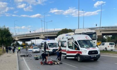 Tırın çarptığı motosikletteki 2 genç hayatını kaybetti.