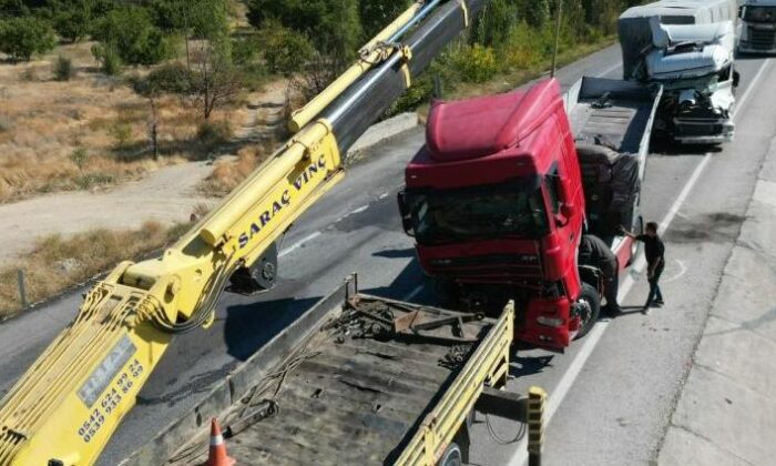 Tırların çarpıştığı Kazada iki kişi yaralandı