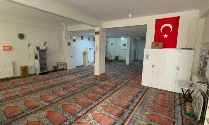 Zemin kattaki eski fitness salonunu camiye çevirdiler