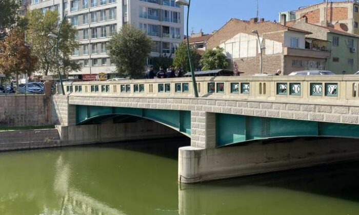 İntihar etmek isteyen genci kız arkadaşı ikna etti