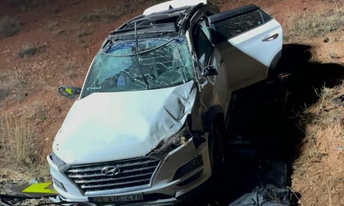 Çocuk Sürücünün kullandığı otomobil şarampole uçtu:1 ölü 4 Yaralı