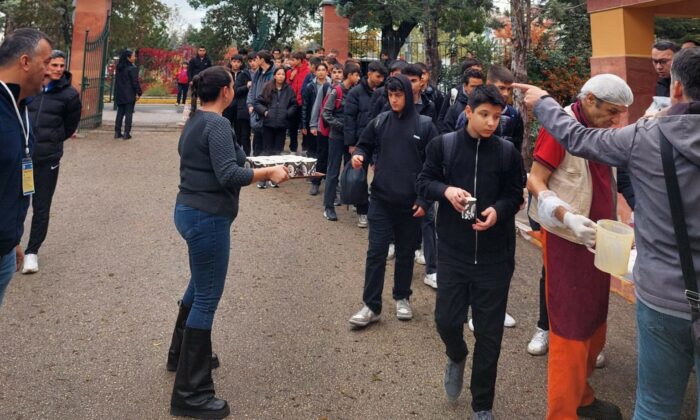 ‘Ben Her Yerde Varım Projesi’ kapsamında sıcak çorba ikramı