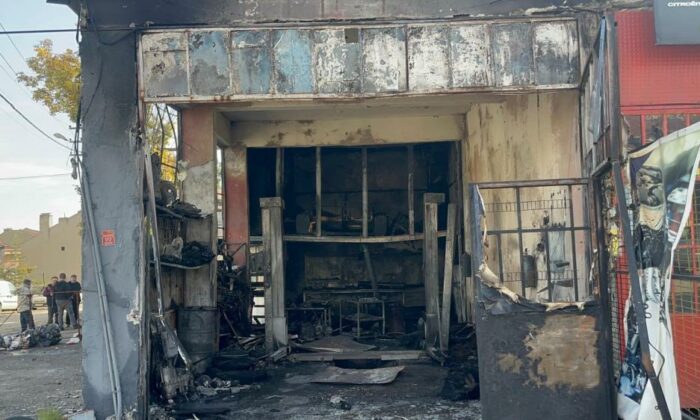 Patlama sonrası alevler içinde kalan 2 kişinin koşuşturması güvenlik kamerasında