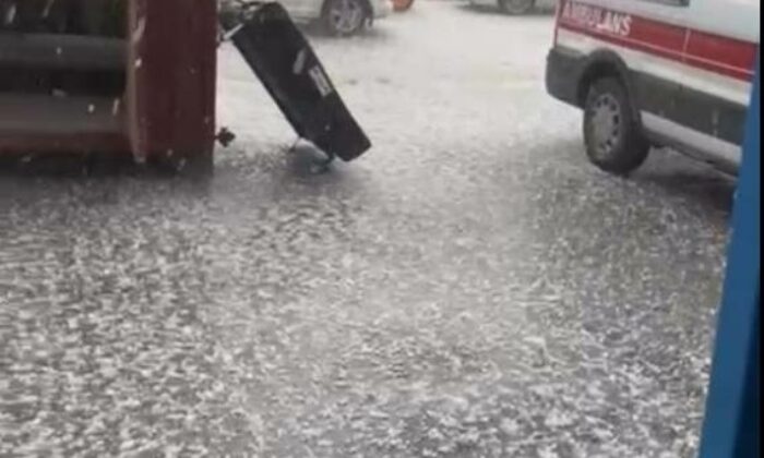 Eskişehir’de dolu yağışı: Sokak saniyeler içinde beyaza büründü