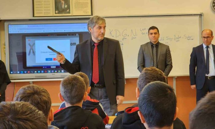 Müdür Yılmaz: “Çocuklarımıza birey olmayı öğretirken onları ailelerinden koparmayalım”