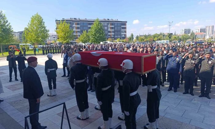 Kıbrıs’ta kazada vefat eden teğmen memleketi Afyonkarahisar’da son yolculuğuna uğurlandı