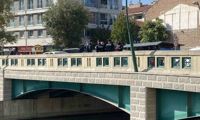 Kız arkadaşı gelince intihardan vazgeçti