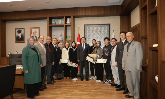 Yarışmalarda derece elde eden öğrenciler ödüllendirildi